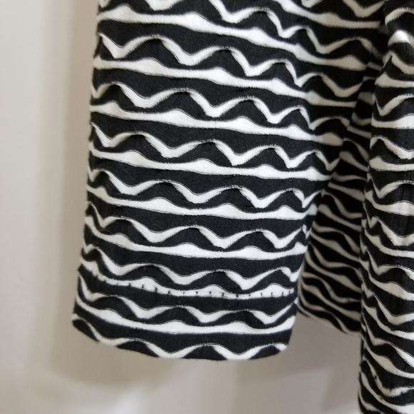 CJ Banks Black and white wave pattern open front blazer with zipper pockets - Picture 10 of 13